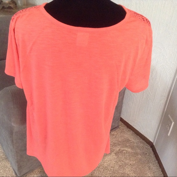 FADED GLORY Tops - Coral Shark Bite hem top. FADED GLORY Tops - Coral Shark Bite hem top.