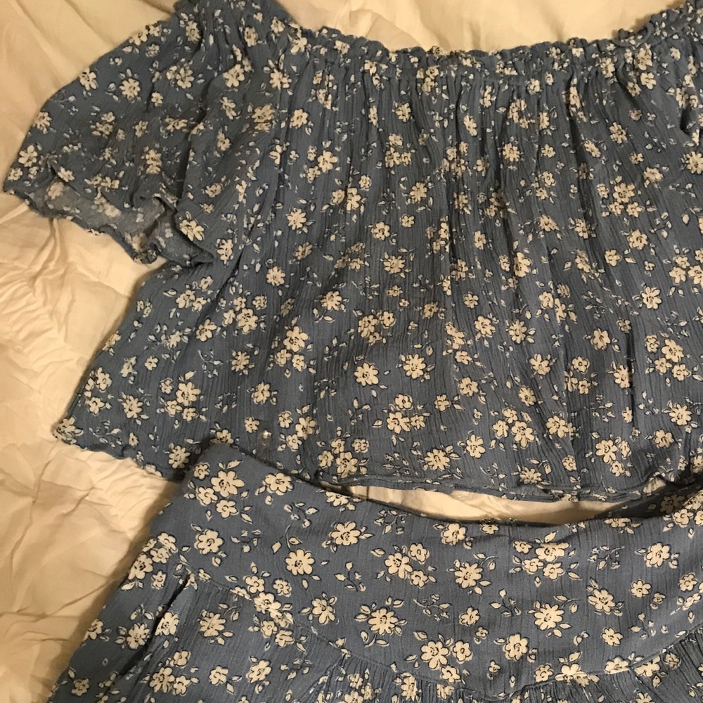 Two piece set - Picture 2 of 7