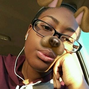 Meet your Posher, Alexis