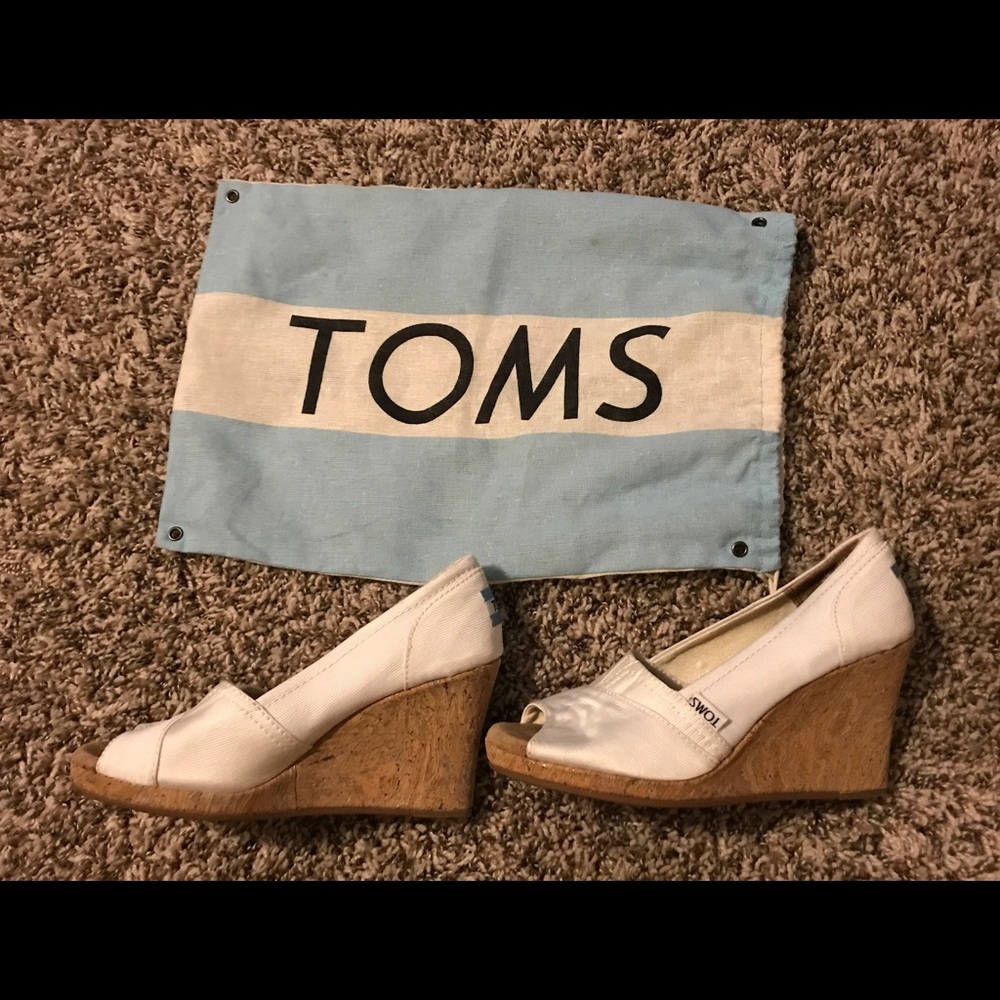 Toms white wedges