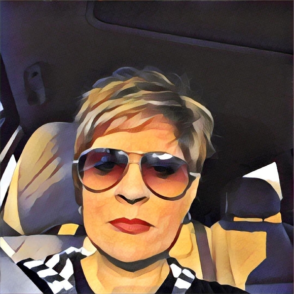 Meet your Posher, Angi - Picture 1 of 1