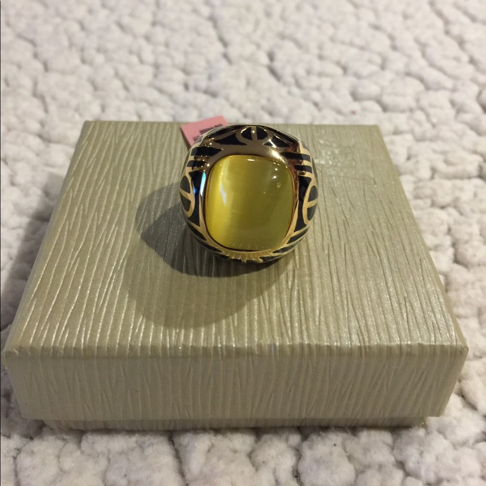Beautiful costume ring