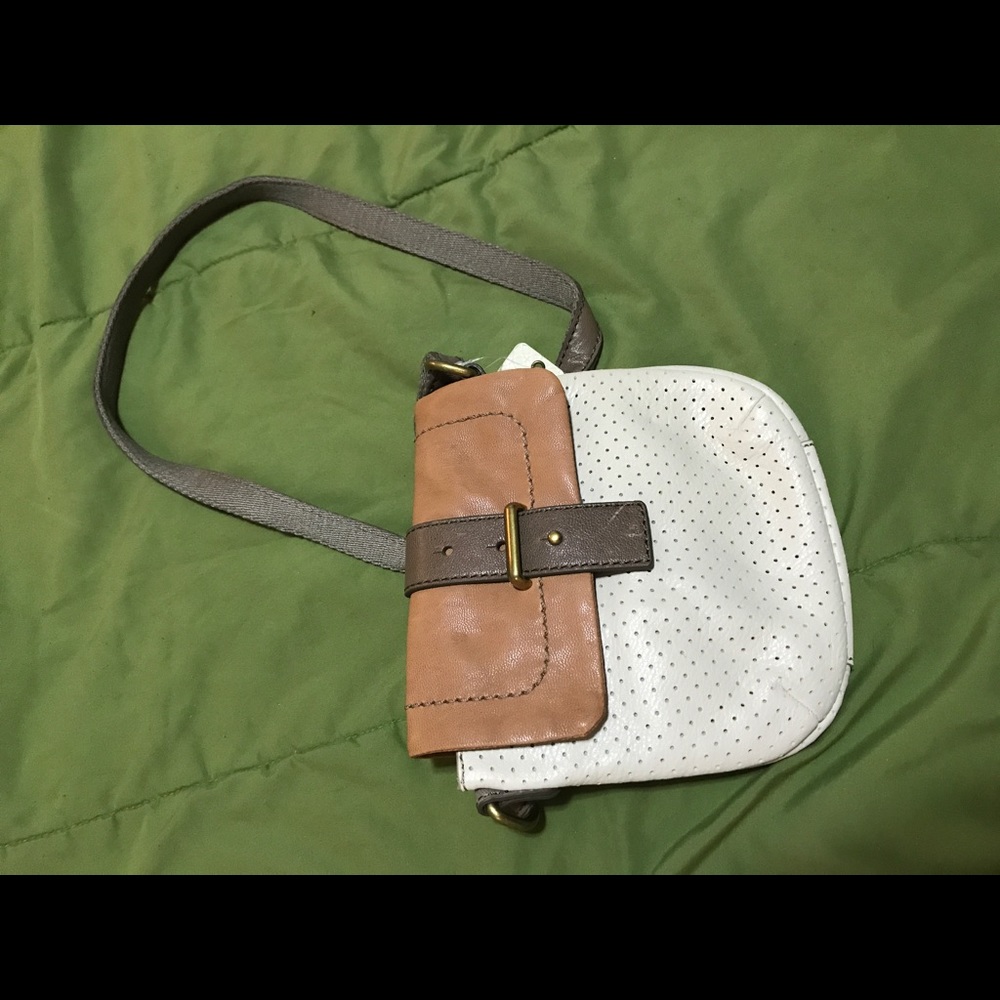 Tan Fossil purse with shoulder strap