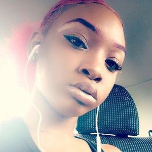 Meet your Posher, Aziza