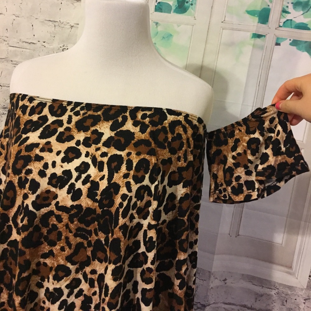Animal print off the shoulder top - Picture 3 of 4