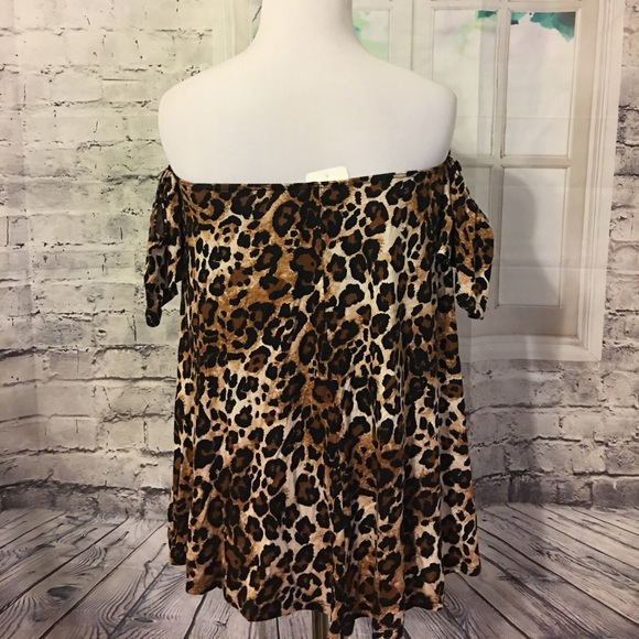 Animal print off the shoulder top - Picture 2 of 4
