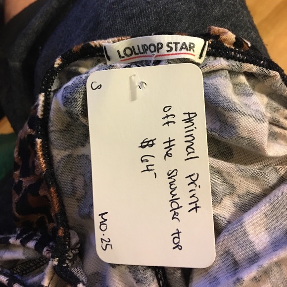 Animal print off the shoulder top - Picture 4 of 4