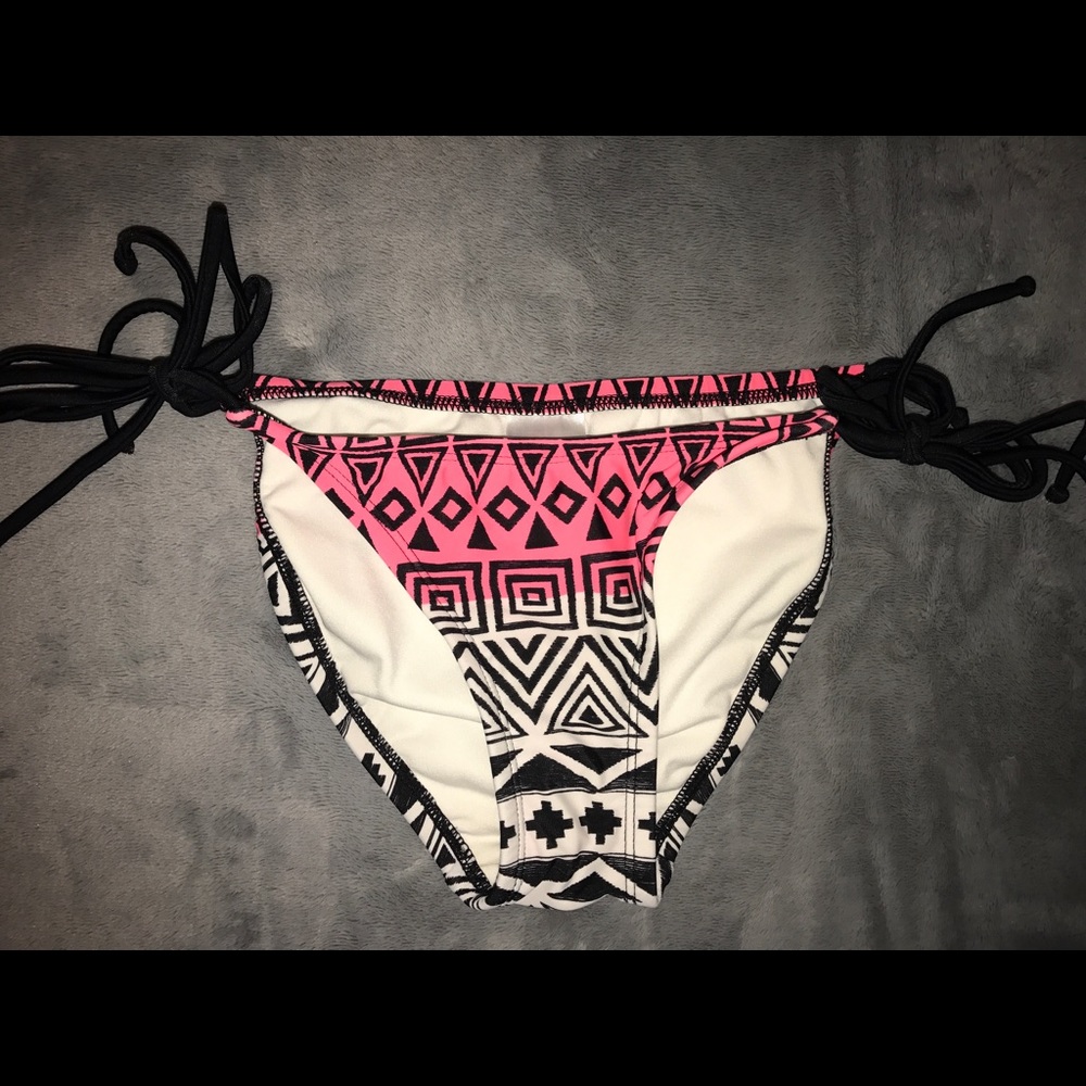 aztec target bikini set - Picture 3 of 5
