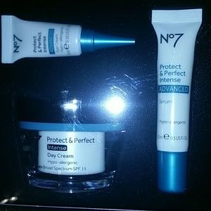 No 7 cream gift set