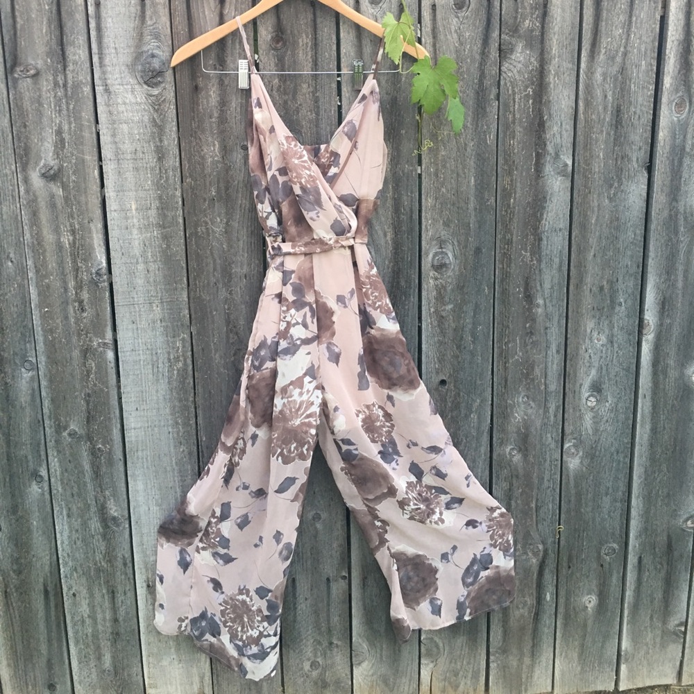 Pink flower jumpsuit 🌸🌷🌸