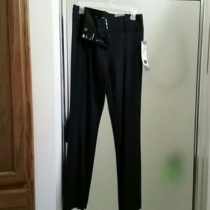 Slacks 5/6 sits at hips