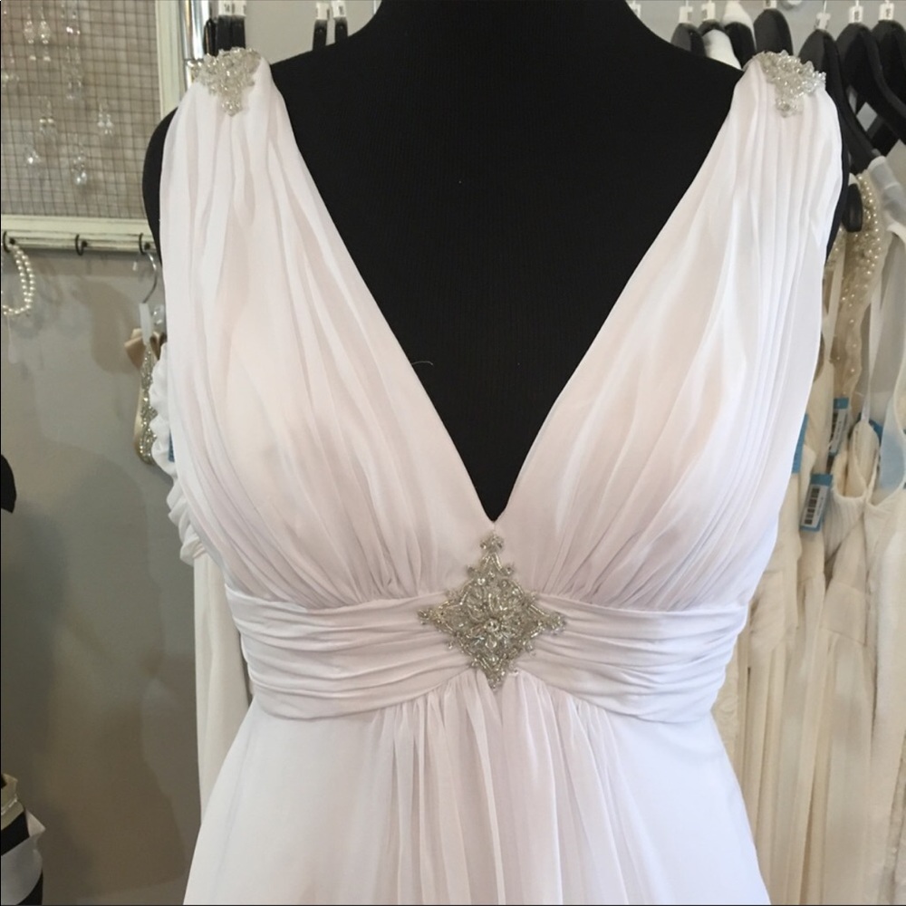 White V neck wedding dress