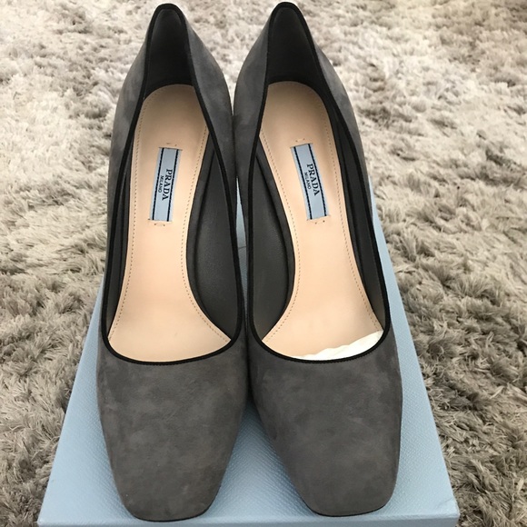 Prada suede closed toe heels - Picture 2 of 4