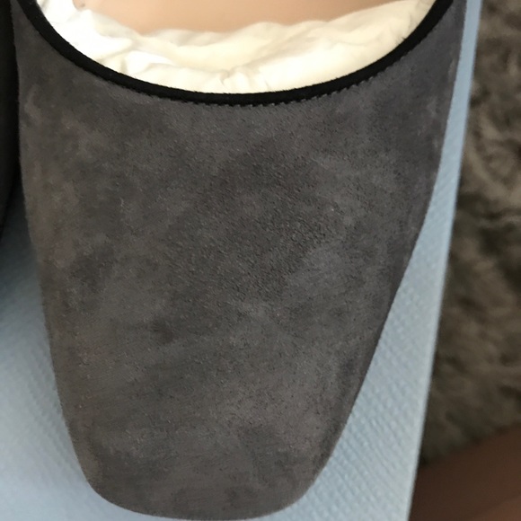 Prada suede closed toe heels - Picture 4 of 4