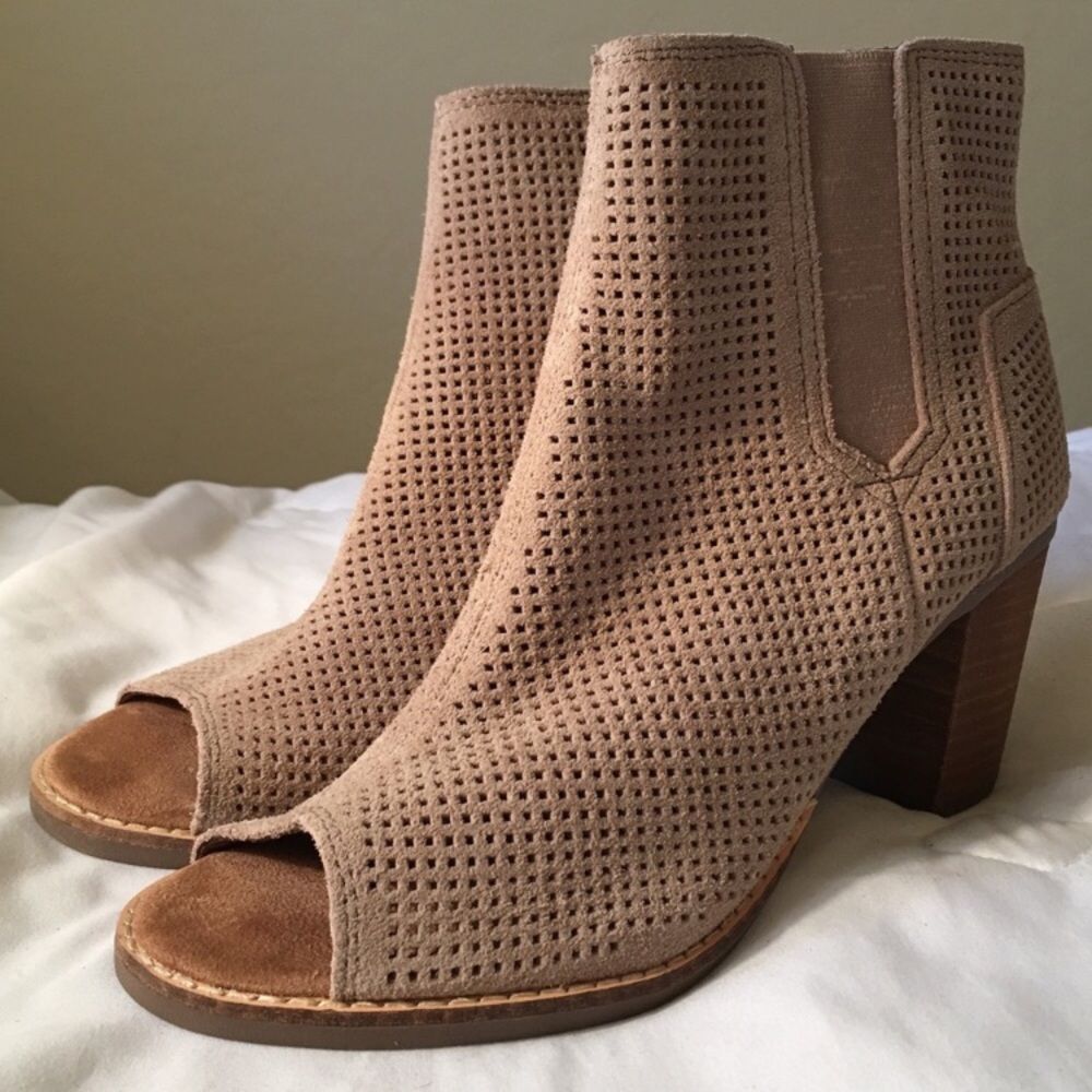 NEW! Majorca Toms Peep Toe Wedges