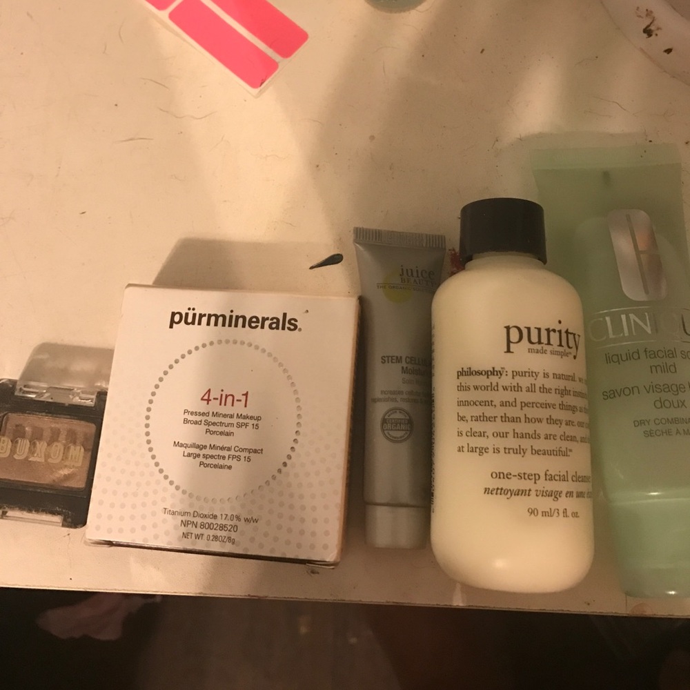 Great deal! High end makeup bundle 😊 $77 value😁