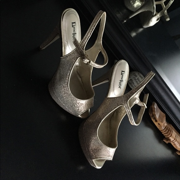 Gold heels - Picture 2 of 2