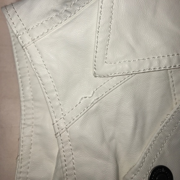 Aeropostale White Vest - Picture 4 of 5