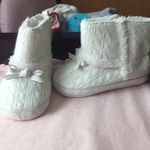 WHITE SOFT SOLE BOOTS
