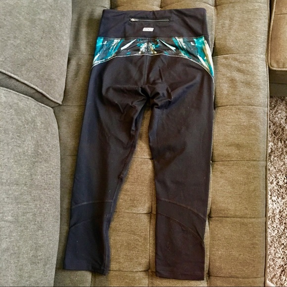 Express EXPcore Mesh Compression Crop Legging - Picture 3 of 5