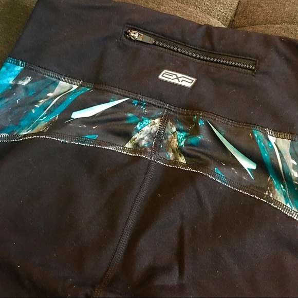 Express EXPcore Mesh Compression Crop Legging - Picture 5 of 5