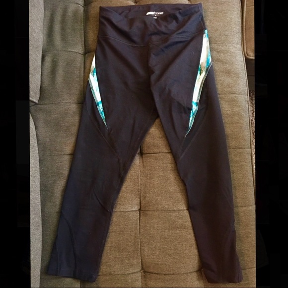 Express EXPcore Mesh Compression Crop Legging - Picture 2 of 5