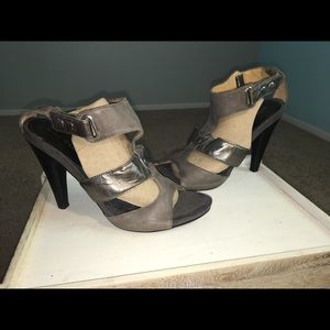 Woman's gray heels