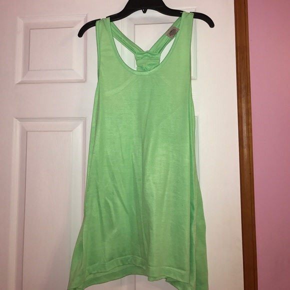 Loose, Long Green Tank Top - Picture 3 of 3