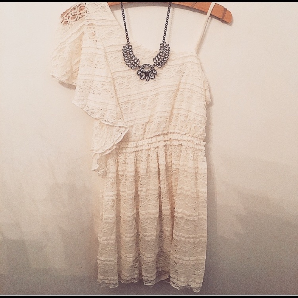Lacy Off the Shoulder Knee Length Dress!!