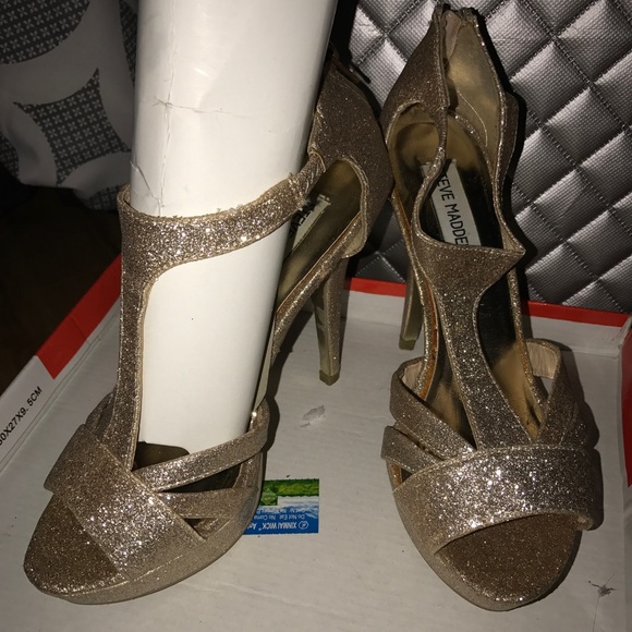 STEVE MADDEN Gold Glitter Heels - Picture 3 of 3