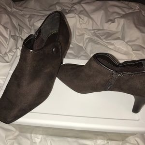 Highly heel boots