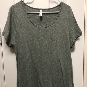 Lularoe Classic Tee Size XL