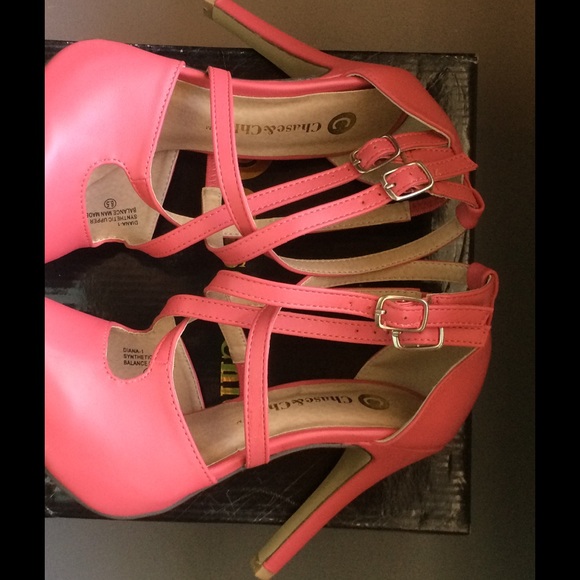 Chase & Chloe - Gorgeous, sexy coral pink heels. - Picture 4 of 5