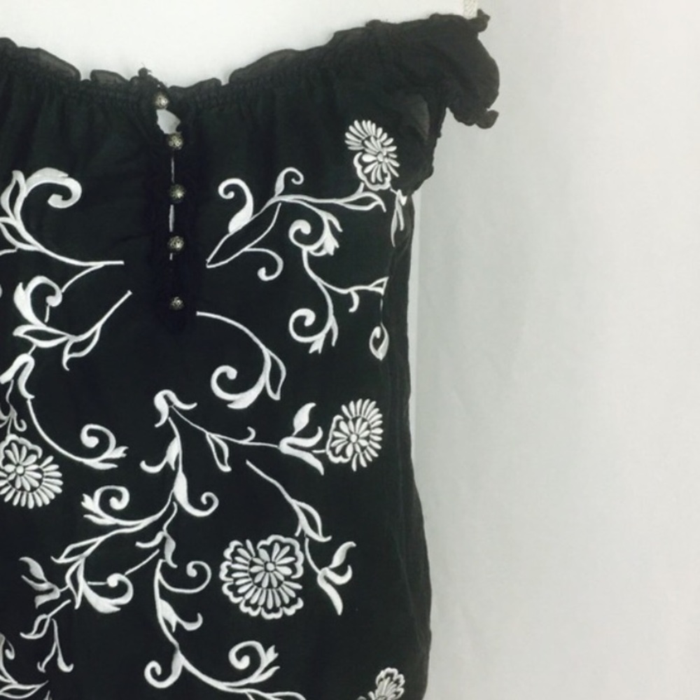 Embroidery  white house | Black marketTop