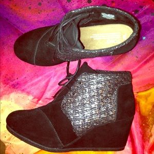 Tom's Black & Silver Wedges