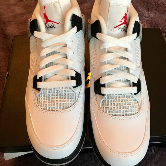 NEW!! Nike Air Jordan Retro 4 Cement GS Size 6.5y - Picture 2 of 6