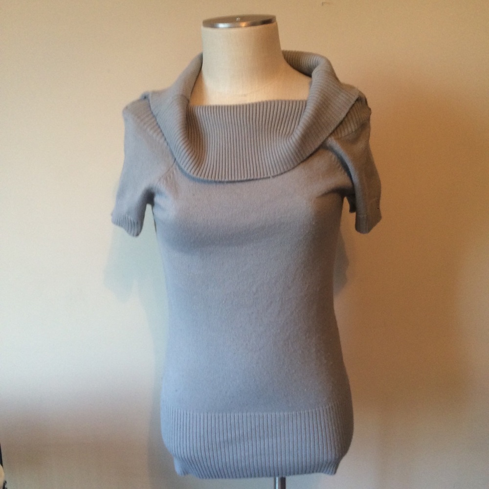✨Bundle 10 for $20 🏷 |
🗝 Gray Cowl Neck Sweater