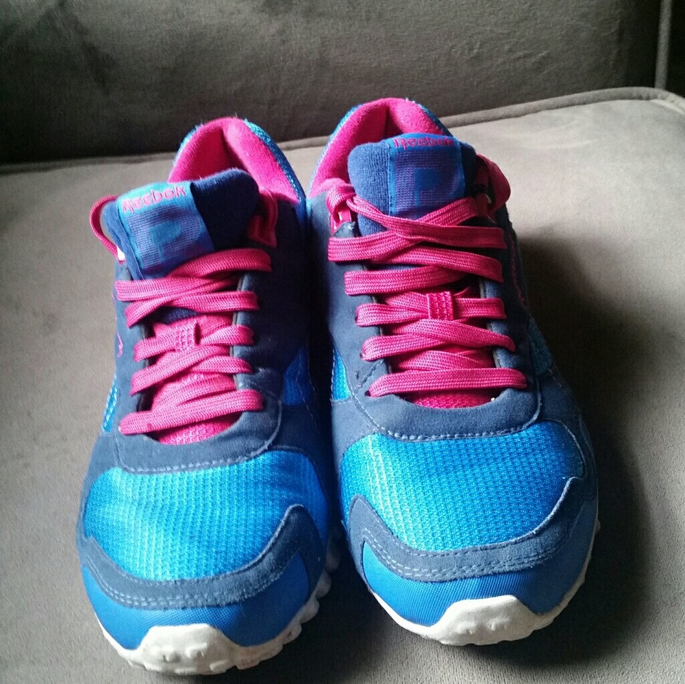 Ladies Reebok shoes