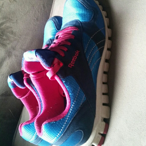 Ladies Reebok shoes - Picture 2 of 3