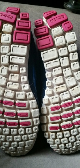 Ladies Reebok shoes - Picture 3 of 3