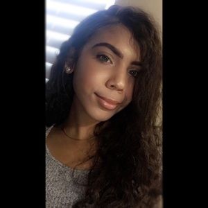 Meet your Posher, Anjolia