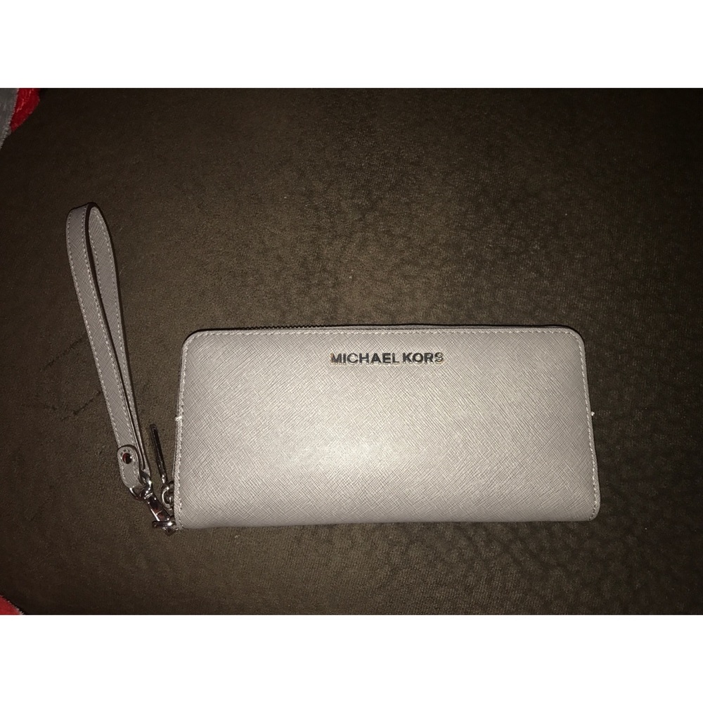 Michael Kors jet set travel wallet
