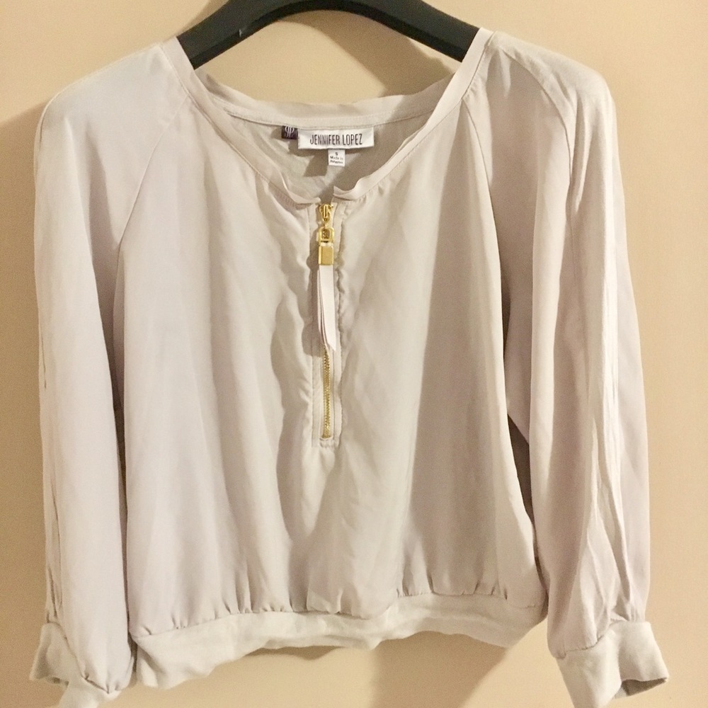 💥💥SALE!! Jennifer Lopez Creme blouse.
