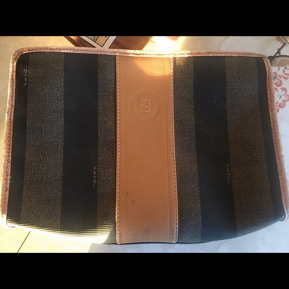 🖤 100% Authentic Fendi Pouch 🖤