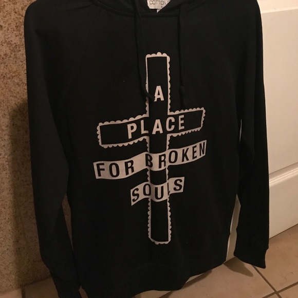 Black graphic hoodie from cotton on - Picture 1 of 2