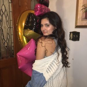 Meet your Posher, Claudia