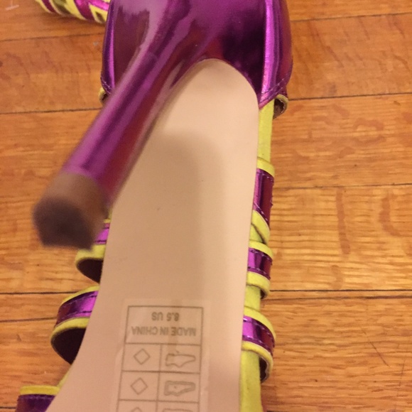 Sexy Neon Pumps - Picture 3 of 4