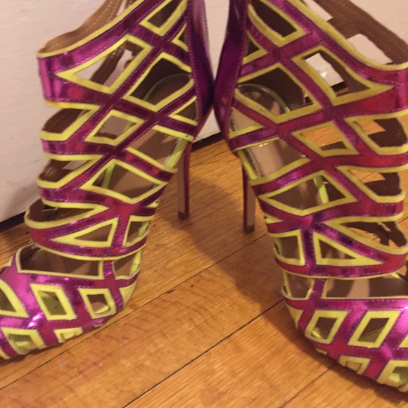 Sexy Neon Pumps - Picture 2 of 4