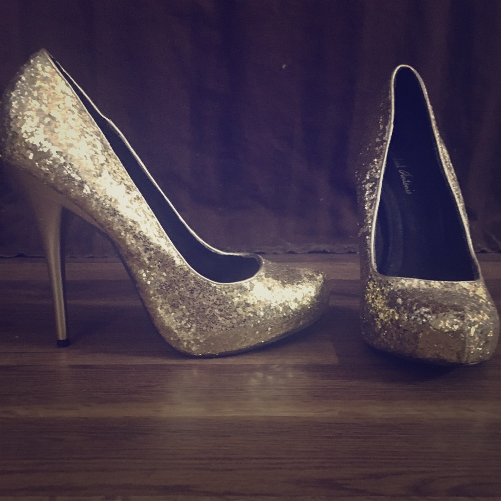 Glittering gold heels