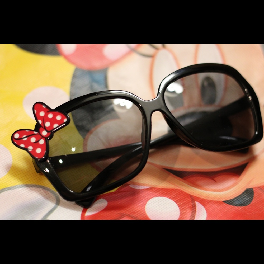 Minnie Mouse Sunglasses